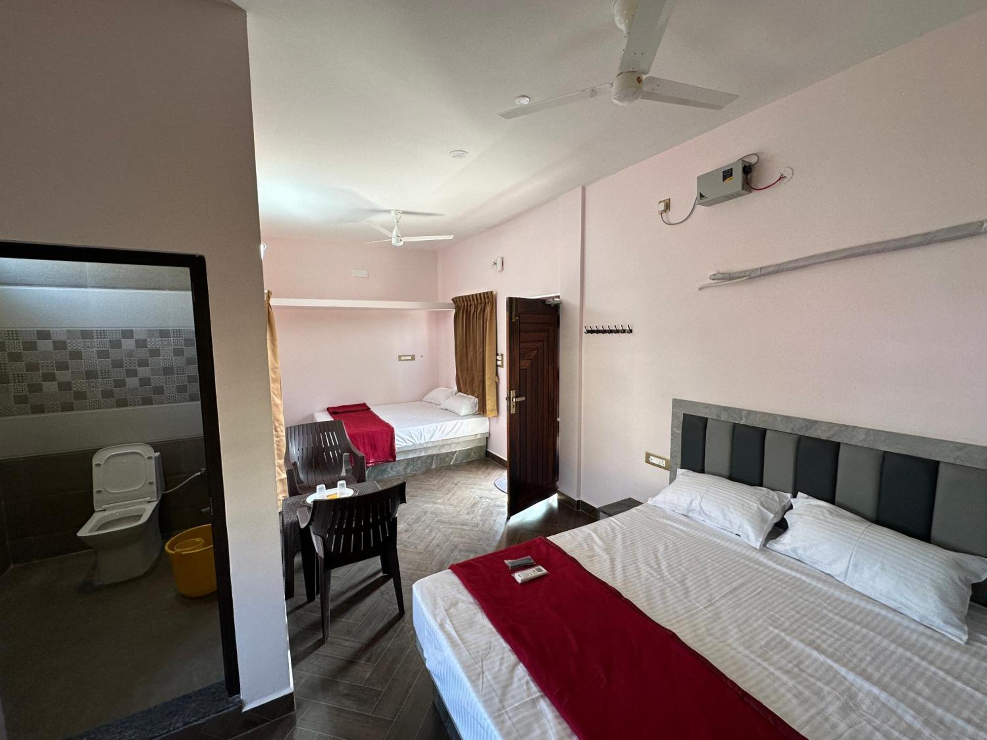 Om Lingeswaran Home Stay Tiruvannāmalai المظهر الخارجي الصورة
