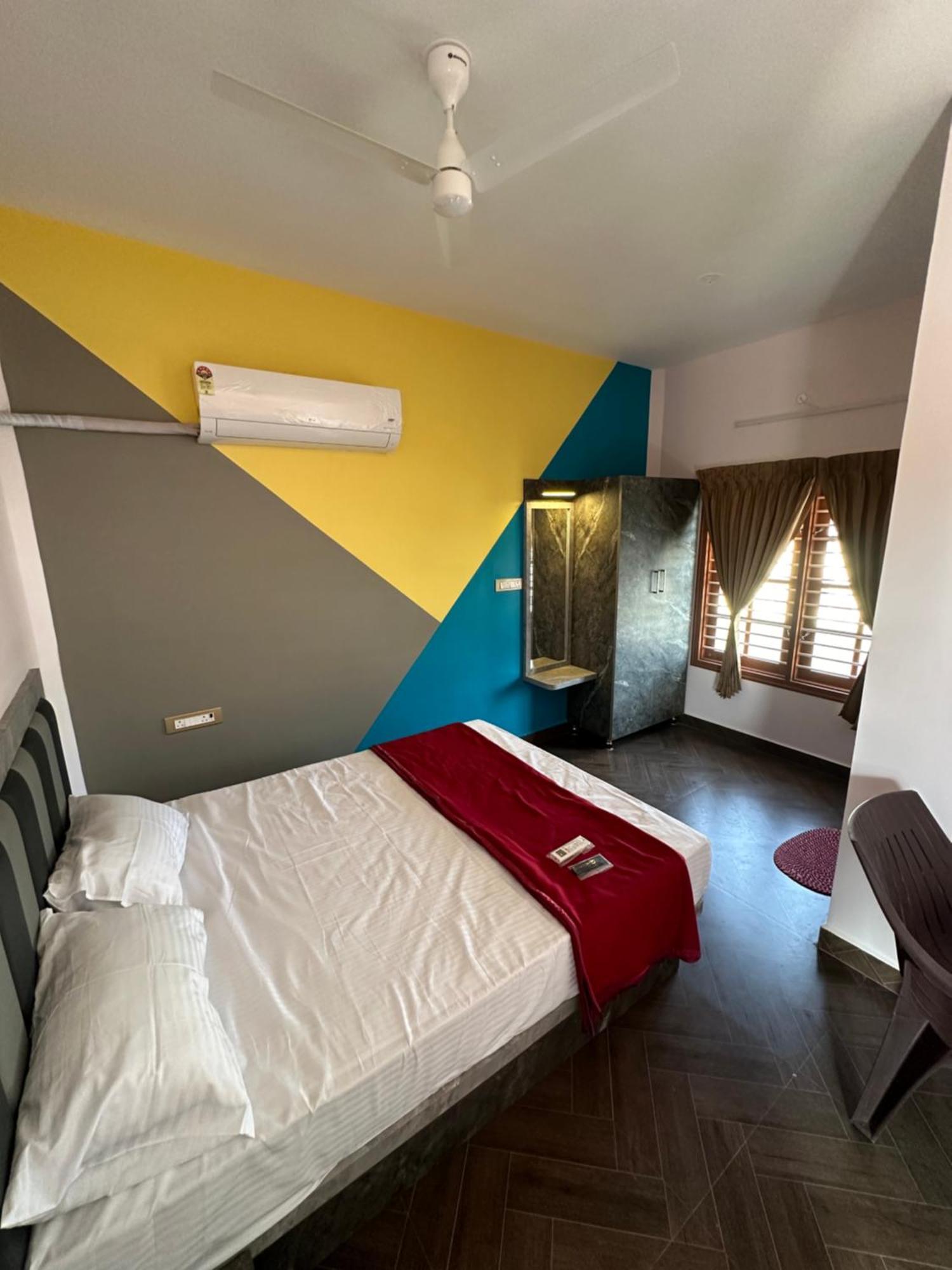 Om Lingeswaran Home Stay Tiruvannāmalai المظهر الخارجي الصورة