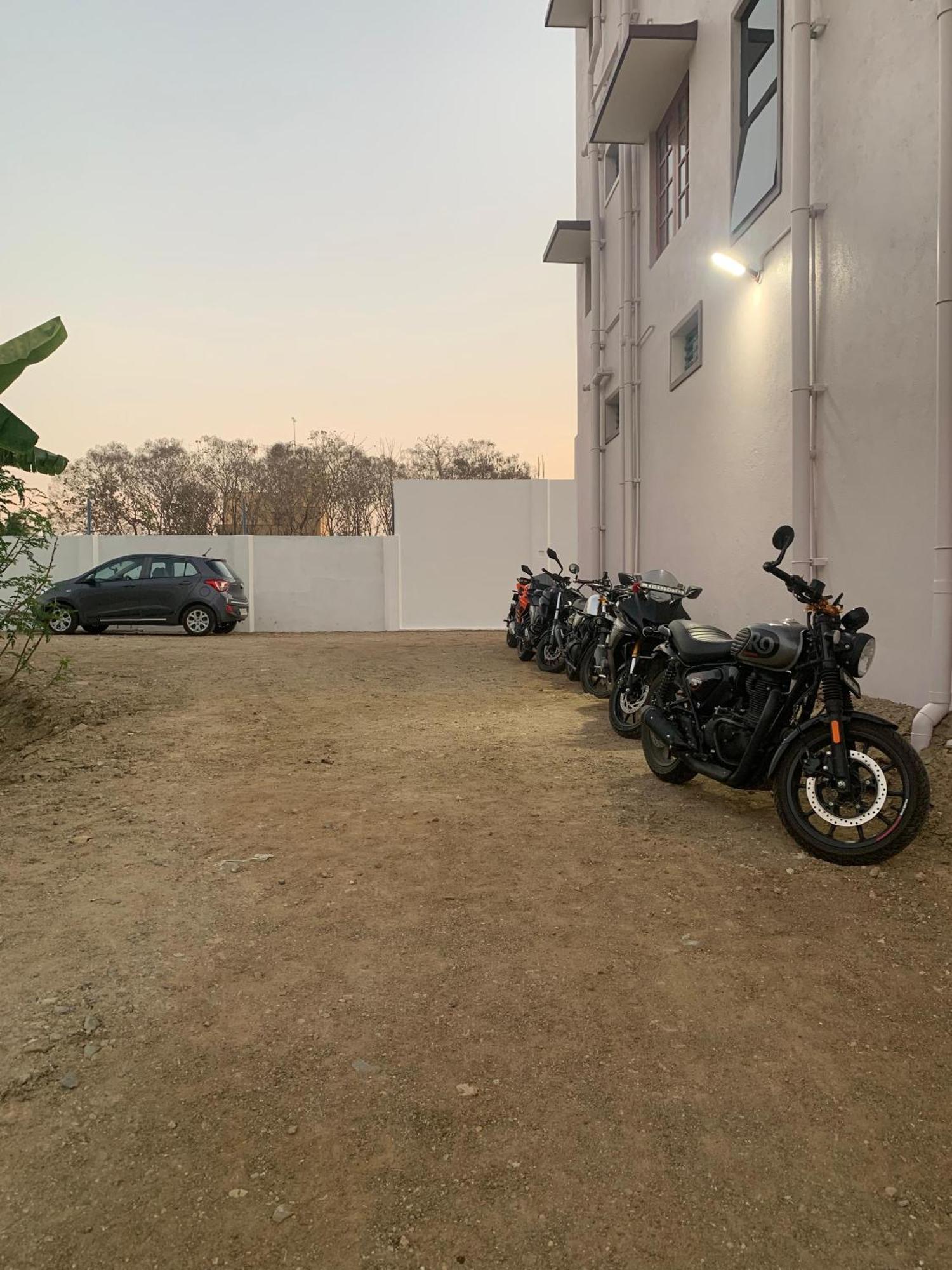 Om Lingeswaran Home Stay Tiruvannāmalai المظهر الخارجي الصورة