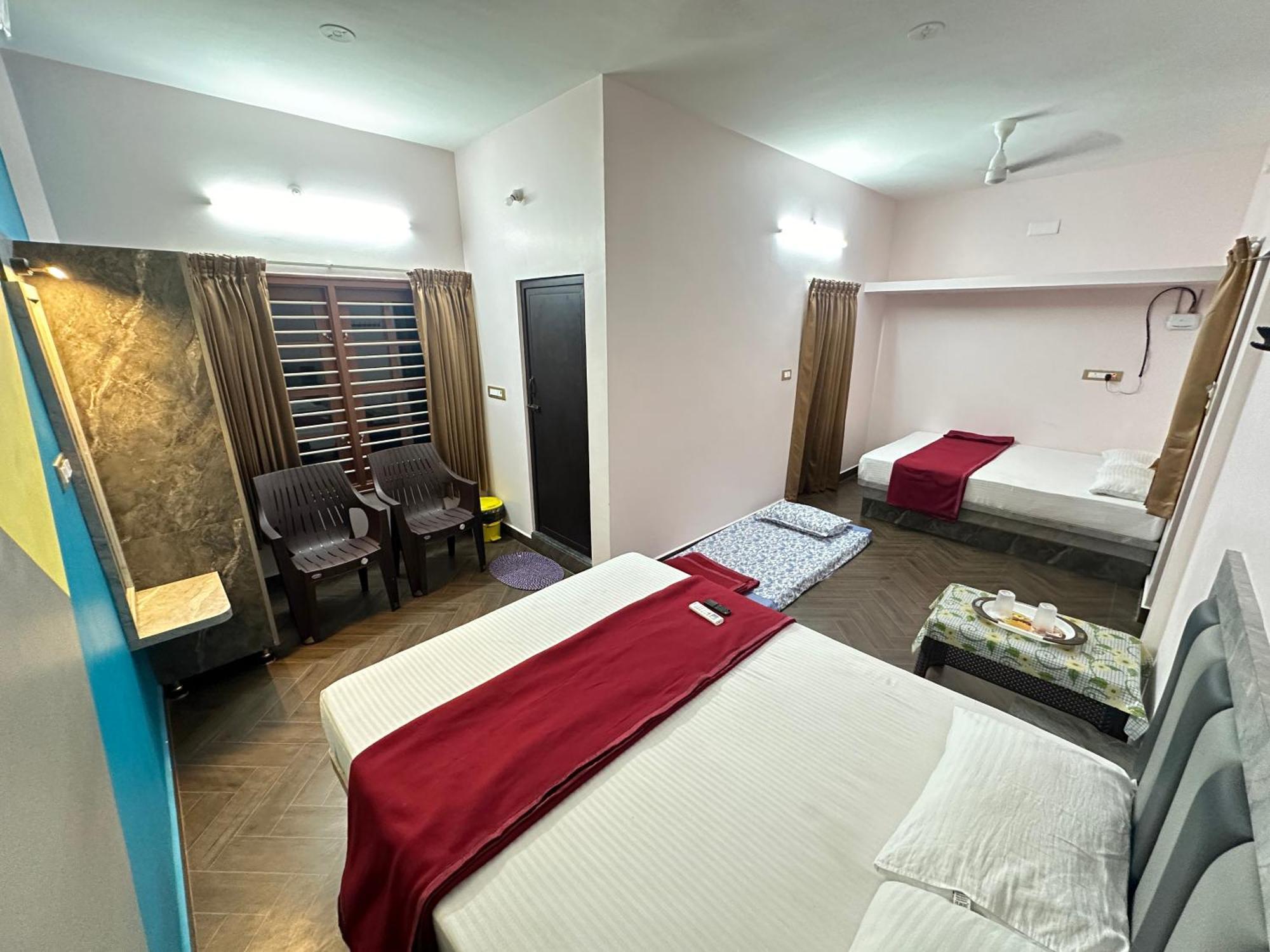 Om Lingeswaran Home Stay Tiruvannāmalai المظهر الخارجي الصورة